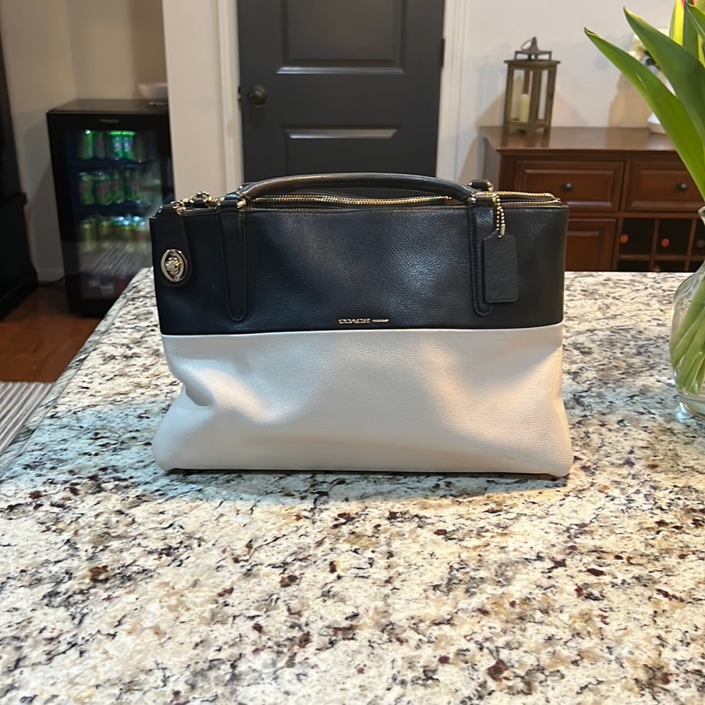 Coach leather purse black and cream color block. With optional should strap